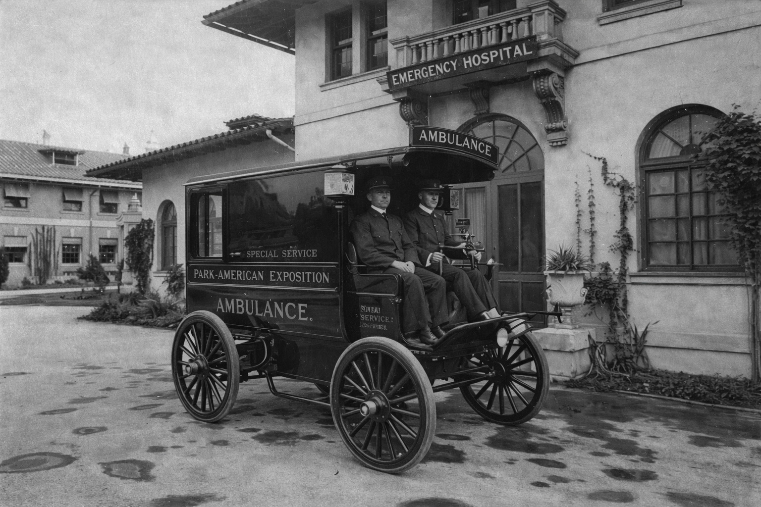 Photo from 1902 of an Electric Ambulance